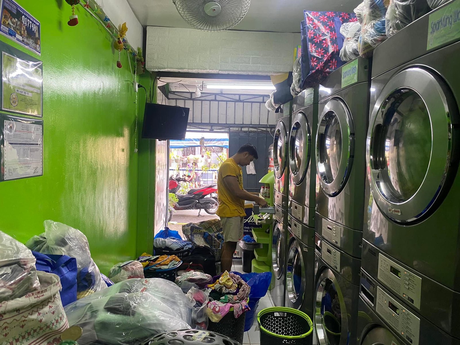 Sparkling Wash shop interior
